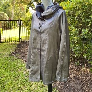 LINDI Women’s Reversible Hooded Rain Jacket in Silver/Navy size S …